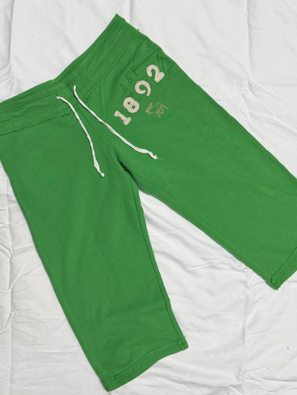 VINTAGE y2k Abercrombie & Fitch low-rise graphic capris sweatpants